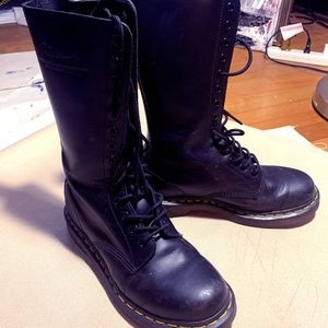 Doc Dr. Martens black high boots Size 39 M7 W8